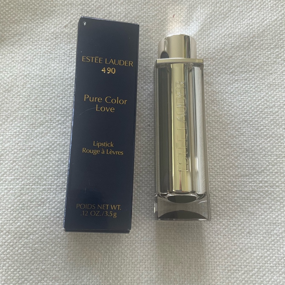 Estée Lauder Pure Cover Love Femme Bot 490 Lipstick.
Size .12oz.